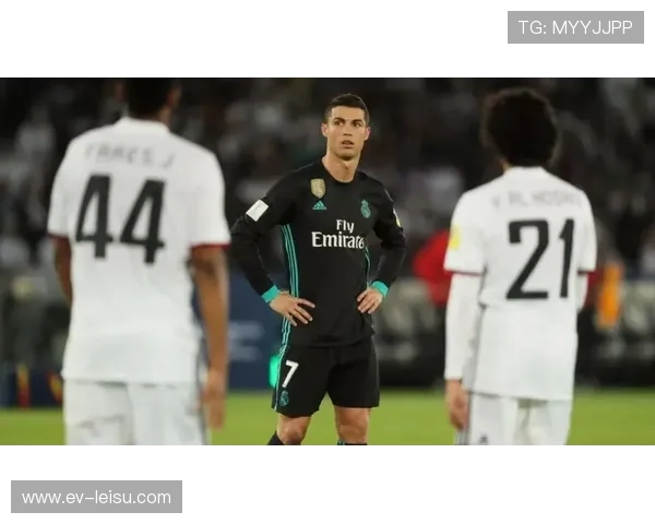 VAR长时间审核进球有效性，比赛中断五分钟